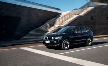 2022 BMW iX3 Front Three-Quarter Wallpapers 450x275 (9)