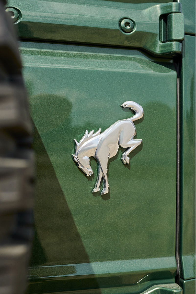 2022 Ford Bronco 4-Door (Color: Eruption Green) Badge Wallpapers #24 of 52
