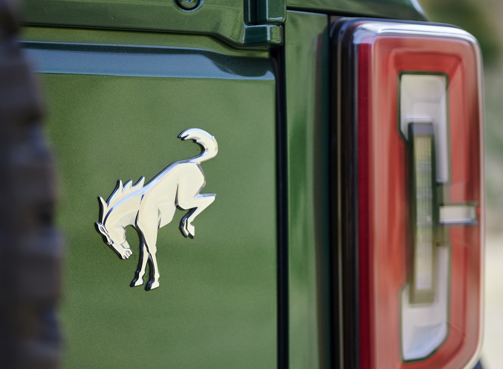 2022 Ford Bronco 4-Door (Color: Eruption Green) Badge Wallpapers #23 of 52