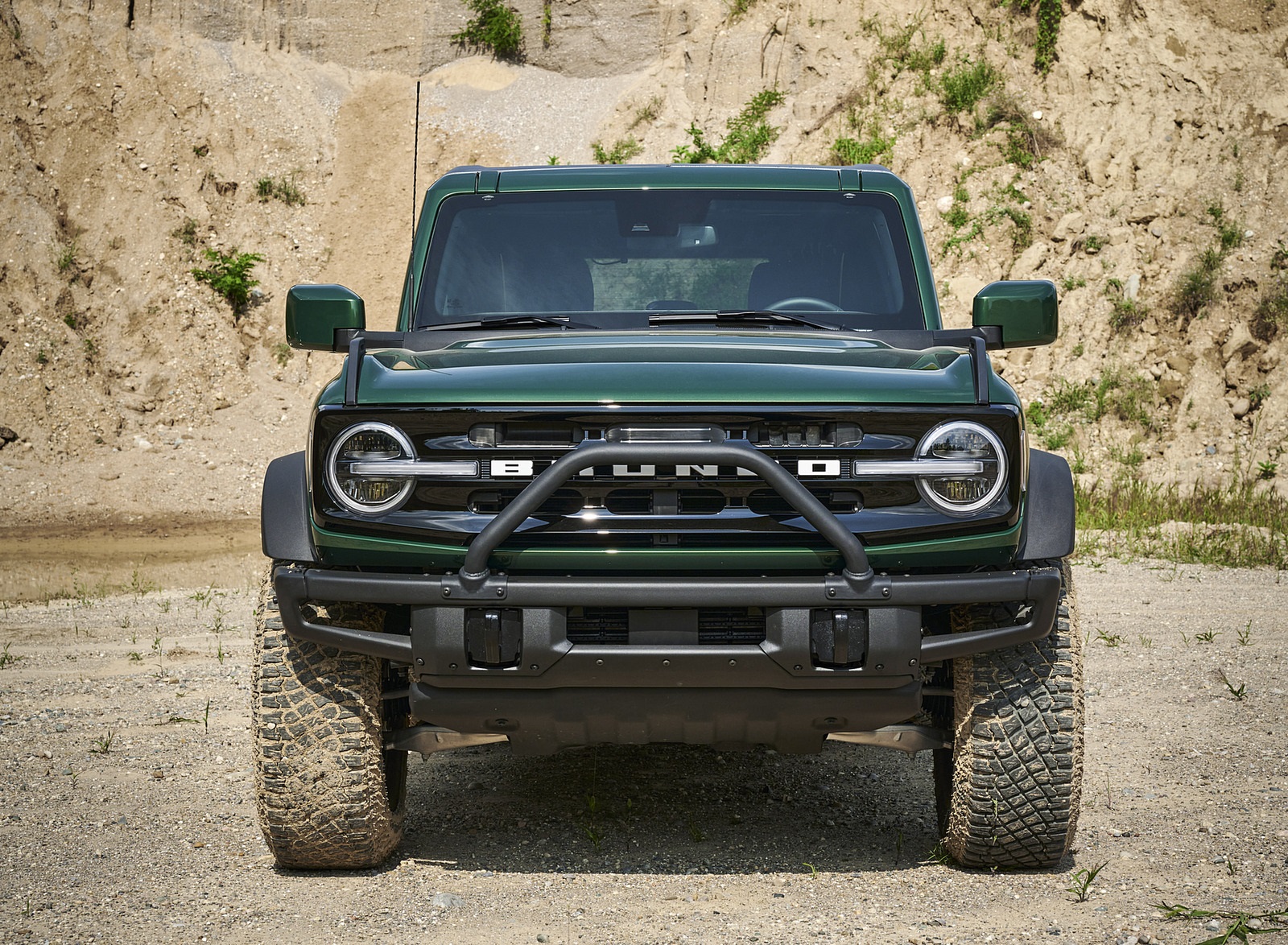 2022 Ford Bronco 4-Door (Color: Eruption Green) Front Wallpapers (8)