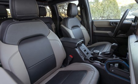 2022 Ford Bronco Wildtrak 4-Door Interior Front Seats Wallpapers 450x275 (49)