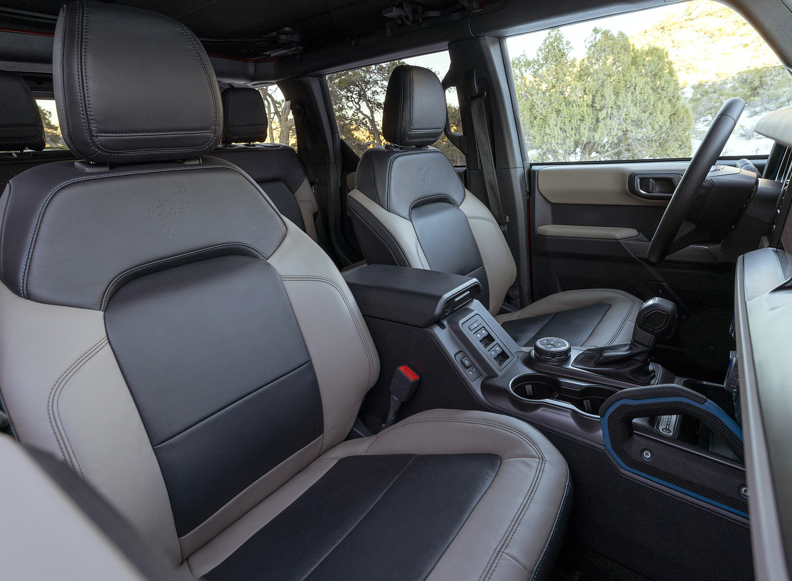 2022 Ford Bronco Wildtrak 4-Door Interior Front Seats Wallpapers #49 of 52