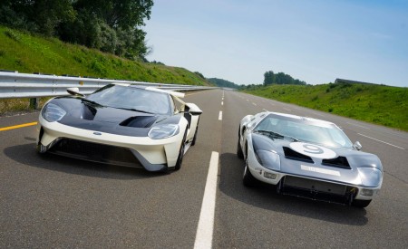 2022 Ford GT 64 Heritage Edition and 1964 Ford GT Prototype Front Wallpapers 450x275 (14)