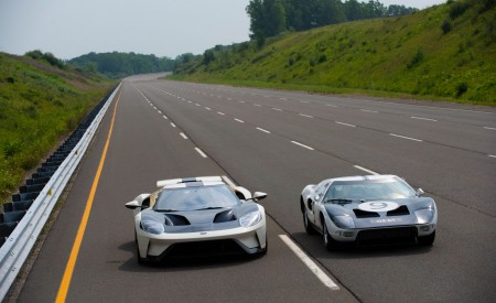 2022 Ford GT 64 Heritage Edition and 1964 Ford GT Prototype Front Wallpapers 450x275 (15)