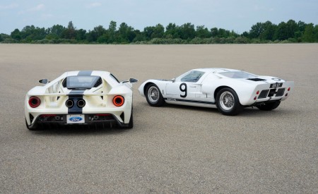 2022 Ford GT 64 Heritage Edition and 1964 Ford GT Prototype Rear Wallpapers 450x275 (20)