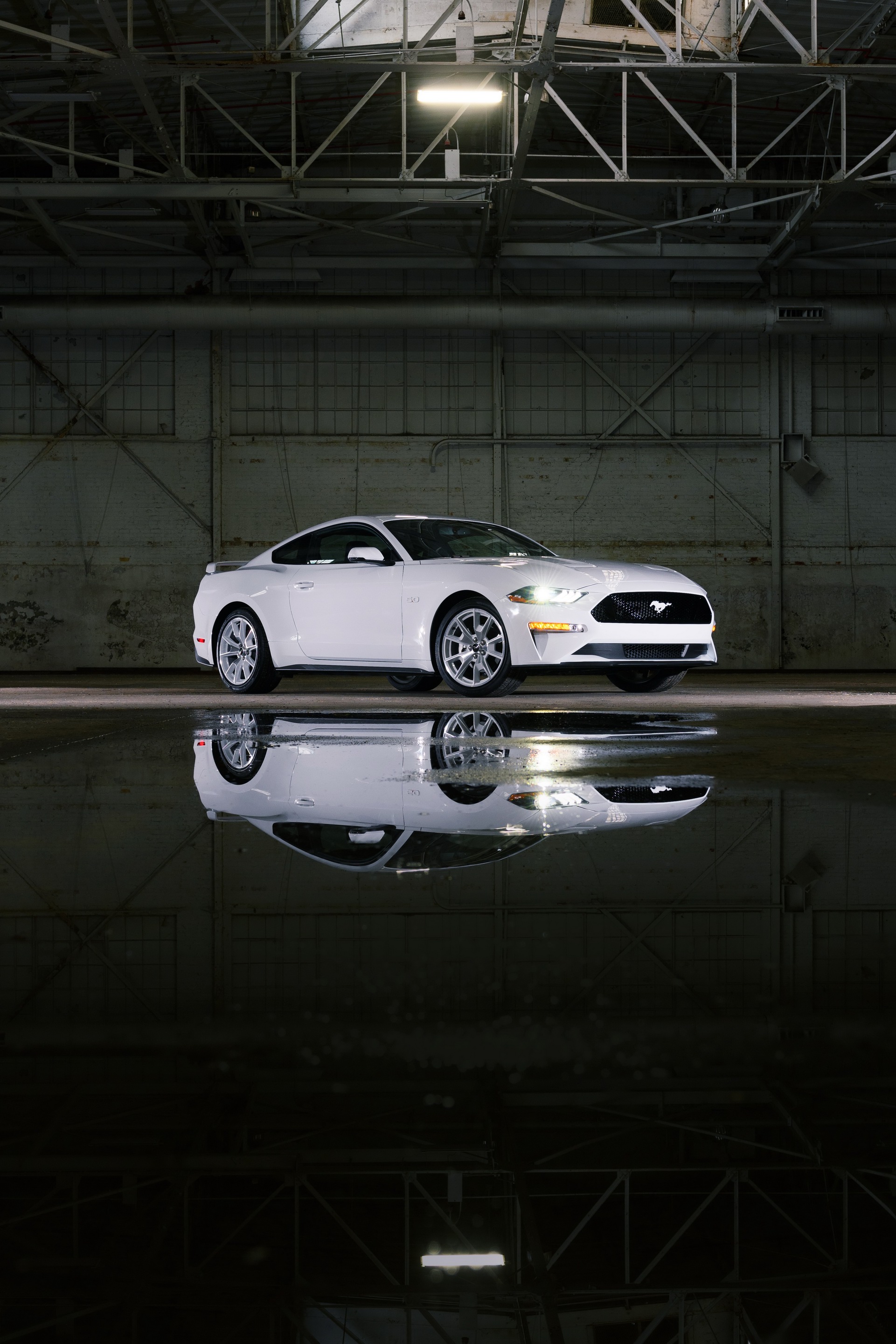 2022 Ford Mustang Ice White Appearance Package Front Three-Quarter Wallpapers (7)