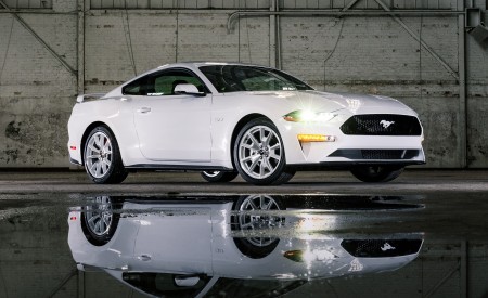 2022 Ford Mustang Ice White Appearance Package Front Three-Quarter Wallpapers 450x275 (1)