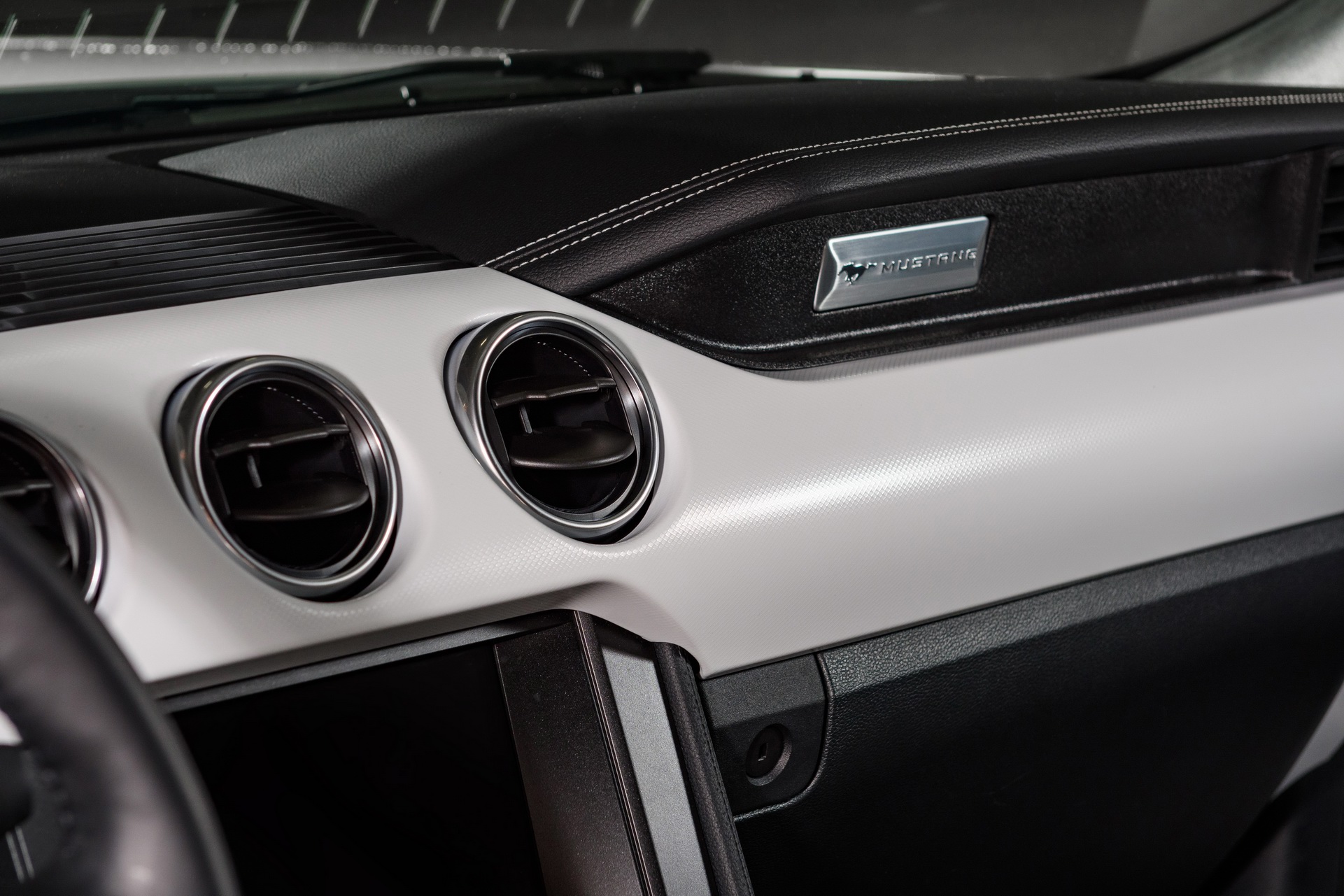 2022 Ford Mustang Ice White Appearance Package Interior Detail Wallpapers #18 of 24