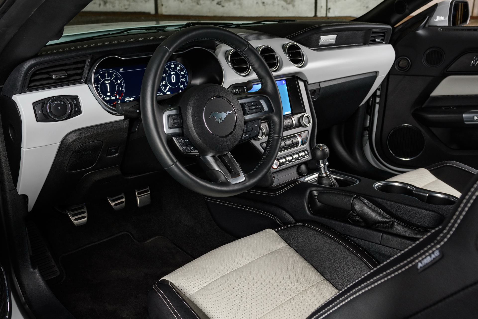 2022 Ford Mustang Ice White Appearance Package Interior Wallpapers #15 of 24