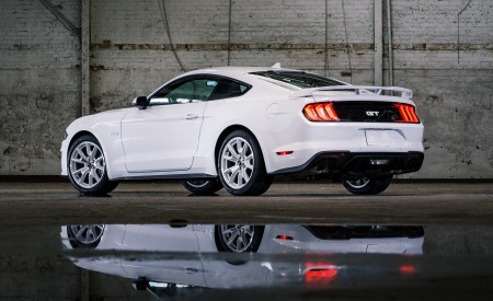 2022 Ford Mustang Ice White Appearance Package Rear Three-Quarter Wallpapers  450x275 (2)