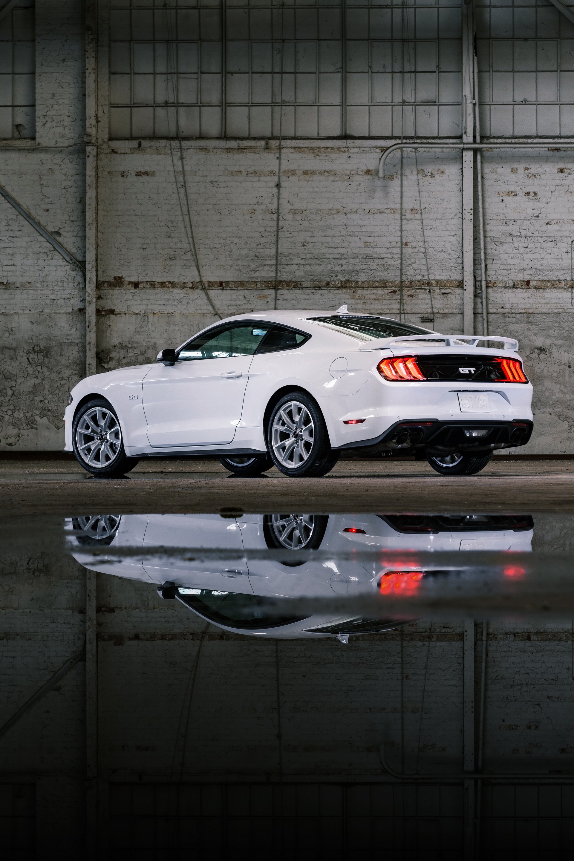 2022 Ford Mustang Ice White Appearance Package Rear Three-Quarter Wallpapers (3)