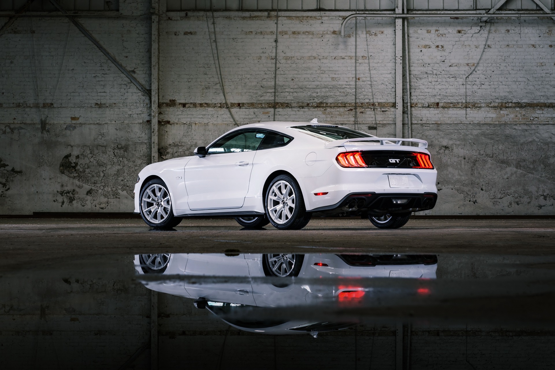 2022 Ford Mustang Ice White Appearance Package Rear Three-Quarter Wallpapers (8)