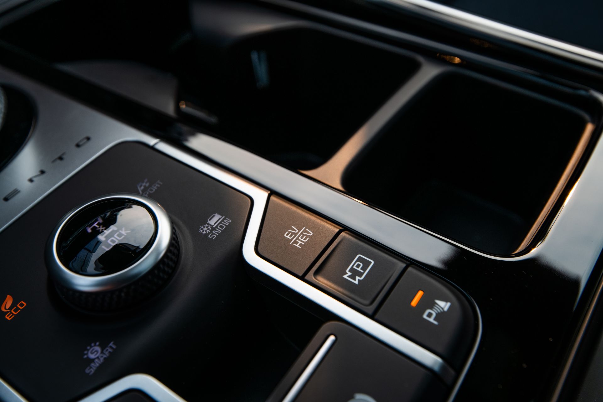 2022 Kia Sorento Plug-in Hybrid Central Console Wallpapers #25 of 38
