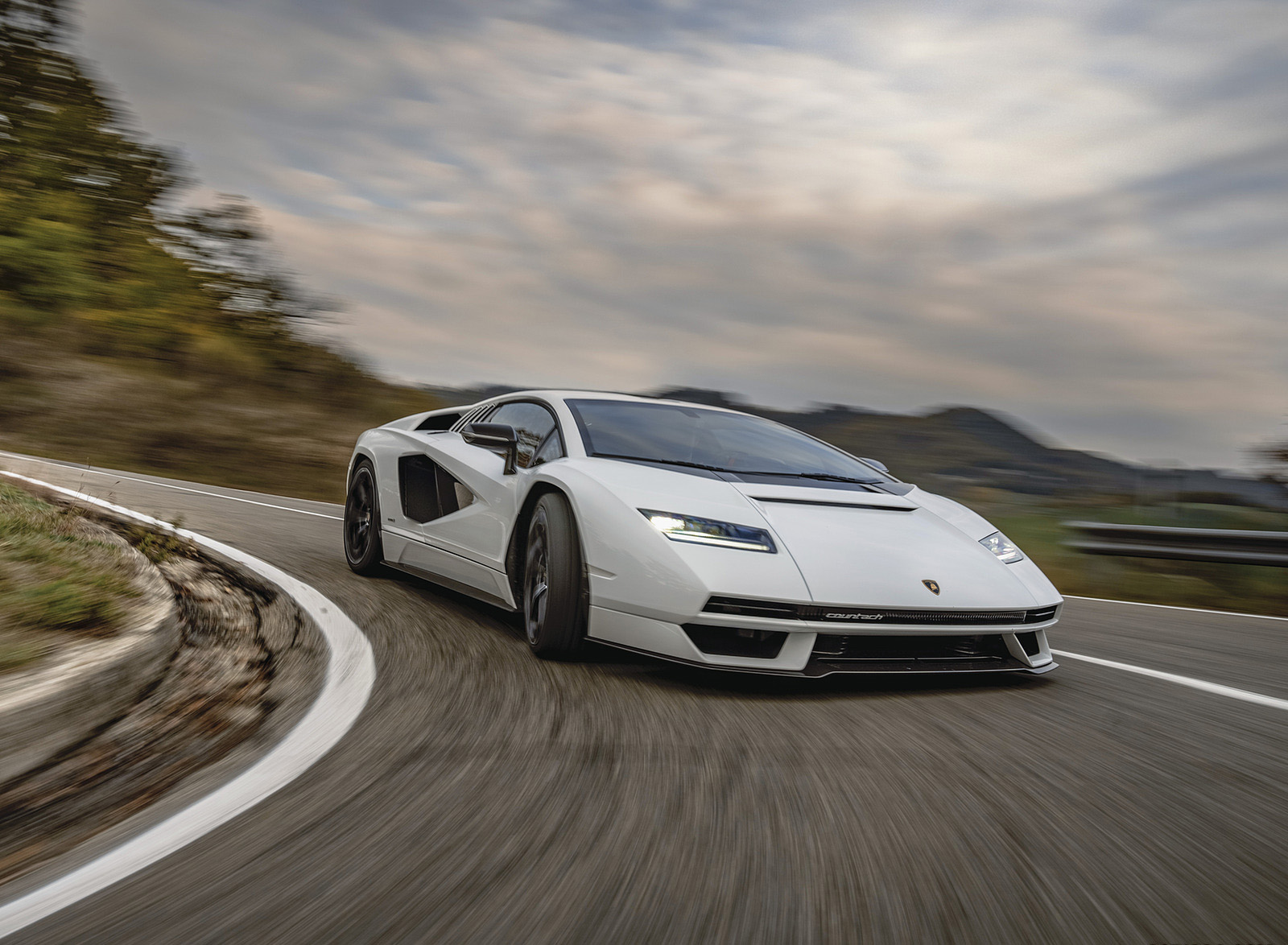 2022 Lamborghini Countach LPI 800-4 Front Three-Quarter Wallpapers (8)