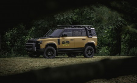 2022 Land Rover Defender Trophy Edition Front Three-Quarter Wallpapers 450x275 (4)