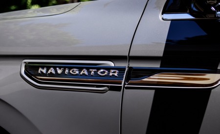 2022 Lincoln Navigator Black Label Invitation (Color: Chroma Caviar) Badge Wallpapers 450x275 (59)