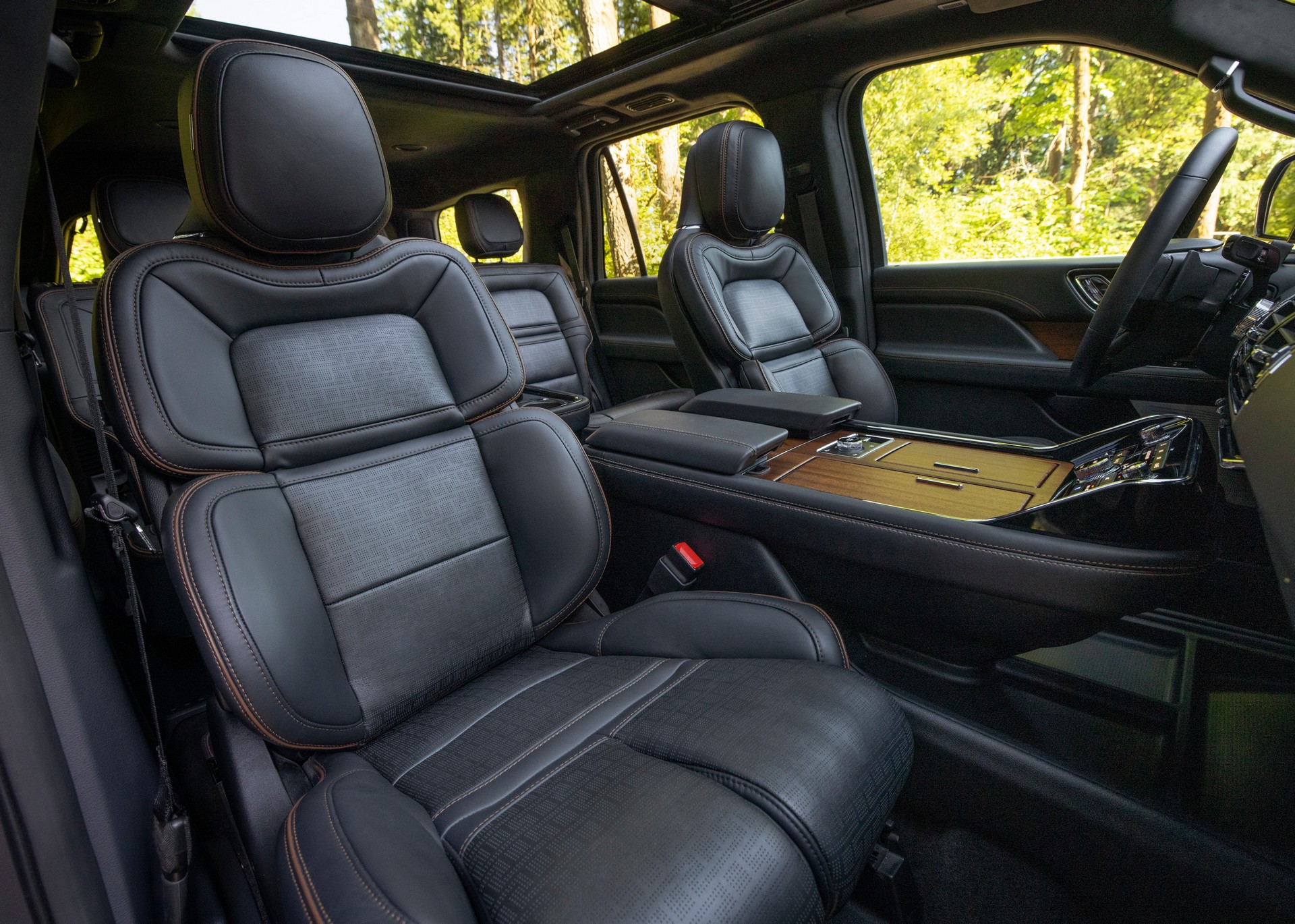 2022 Lincoln Navigator Black Label Invitation (Color: Chroma Caviar) Interior Front Seats Wallpapers #62 of 77
