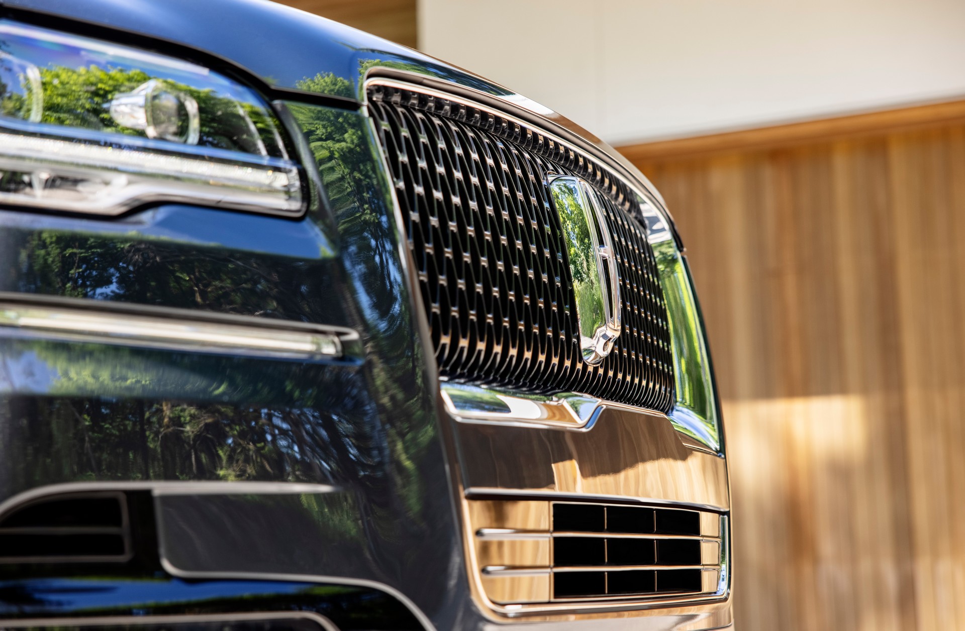 2022 Lincoln Navigator Reserve (Color: Flight Blue) Grill Wallpapers #13 of 77