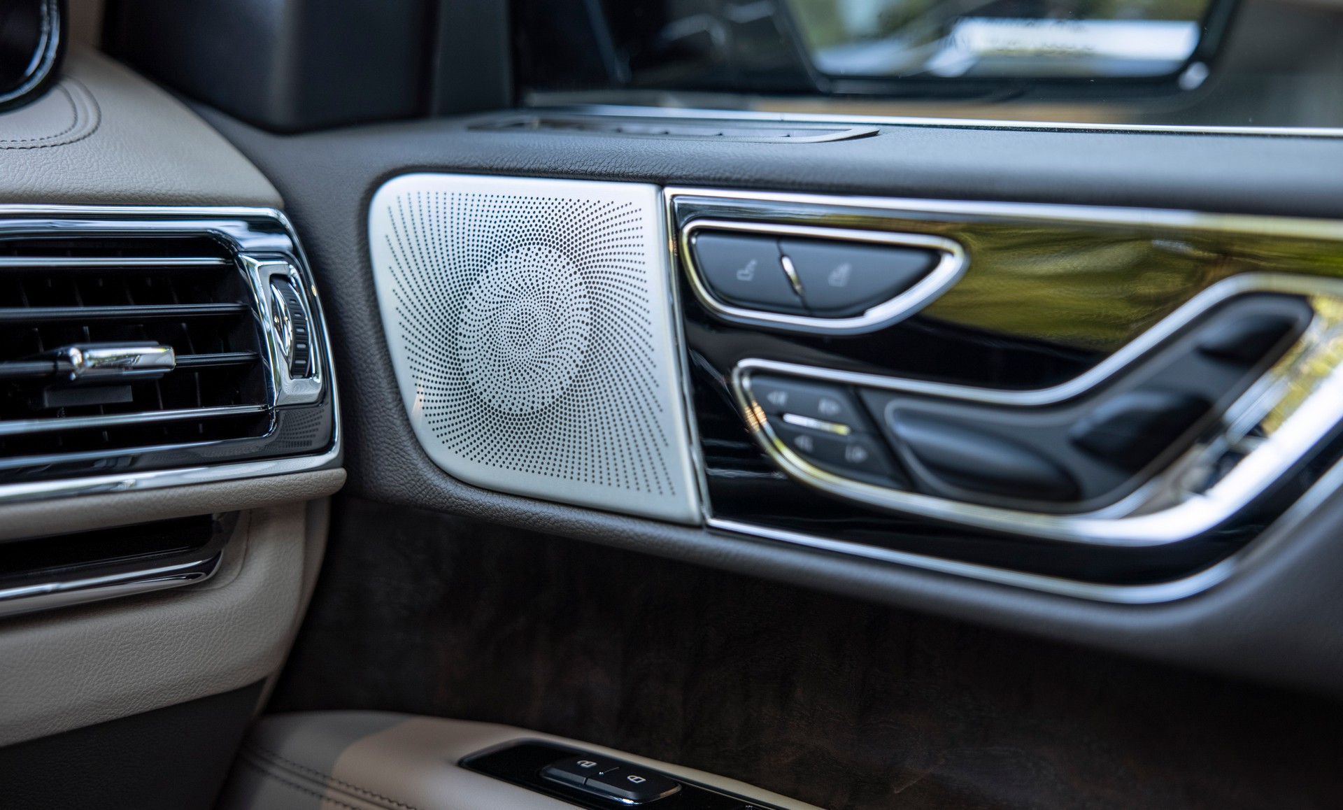 2022 Lincoln Navigator Reserve (Color: Flight Blue) Interior Detail Wallpapers #21 of 77