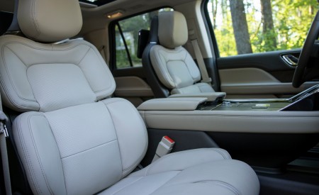 2022 Lincoln Navigator Reserve (Color: Flight Blue) Interior Front Seats Wallpapers 450x275 (23)