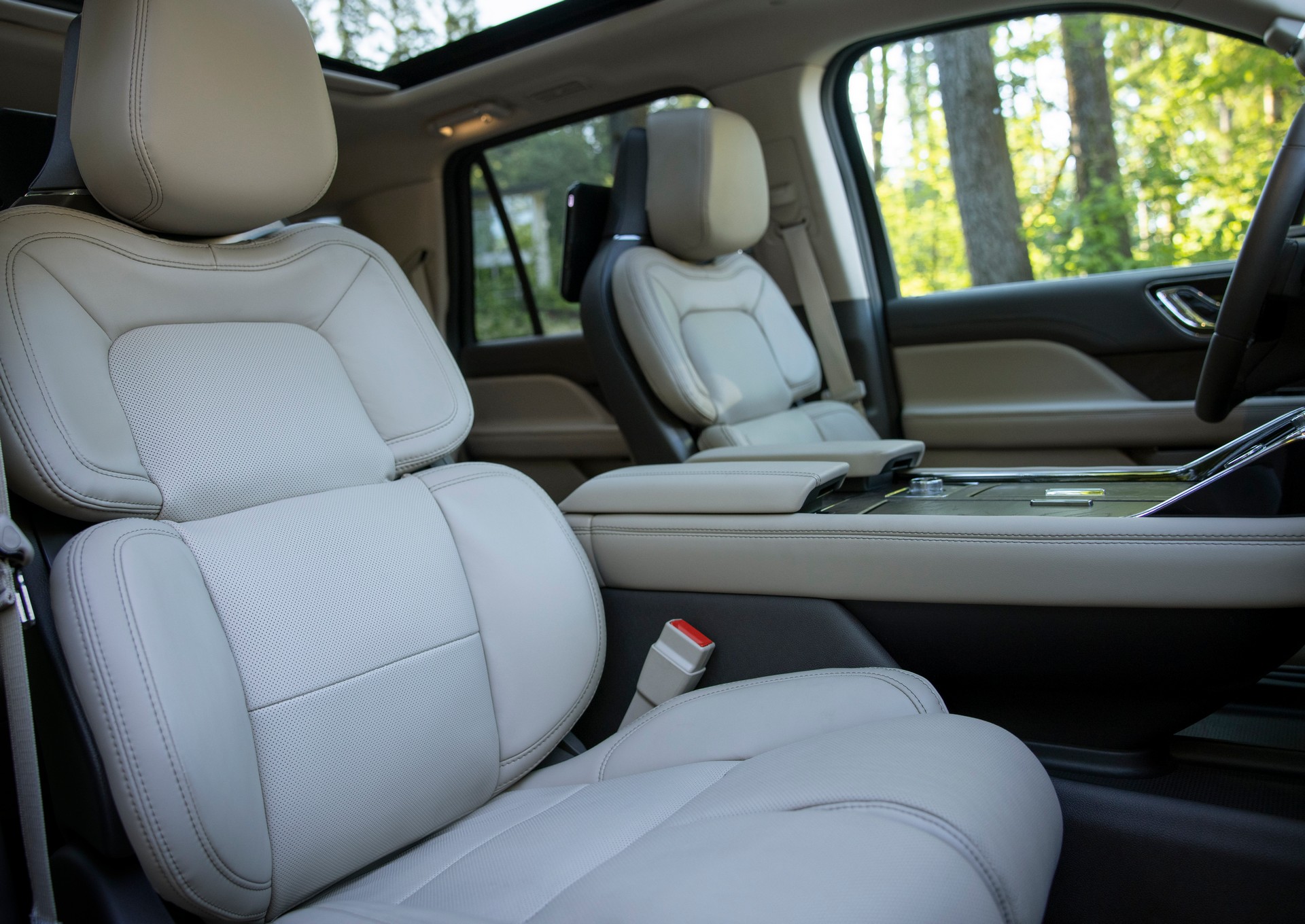 2022 Lincoln Navigator Reserve (Color: Flight Blue) Interior Front Seats Wallpapers #23 of 77