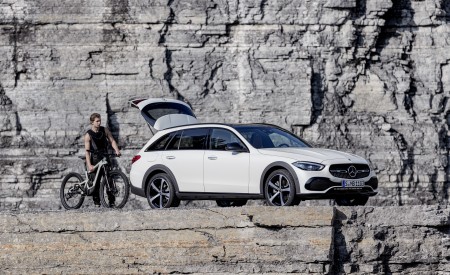 2022 Mercedes-Benz C-Class All-Terrain (Color: Opalite White Bright) Front Three-Quarter Wallpapers 450x275 (10)