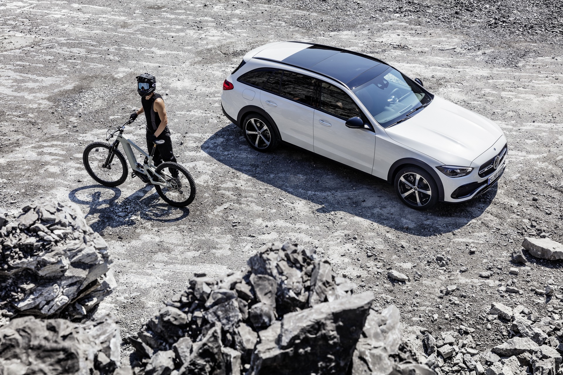 2022 Mercedes-Benz C-Class All-Terrain (Color: Opalite White Bright) Front Three-Quarter Wallpapers #11 of 35