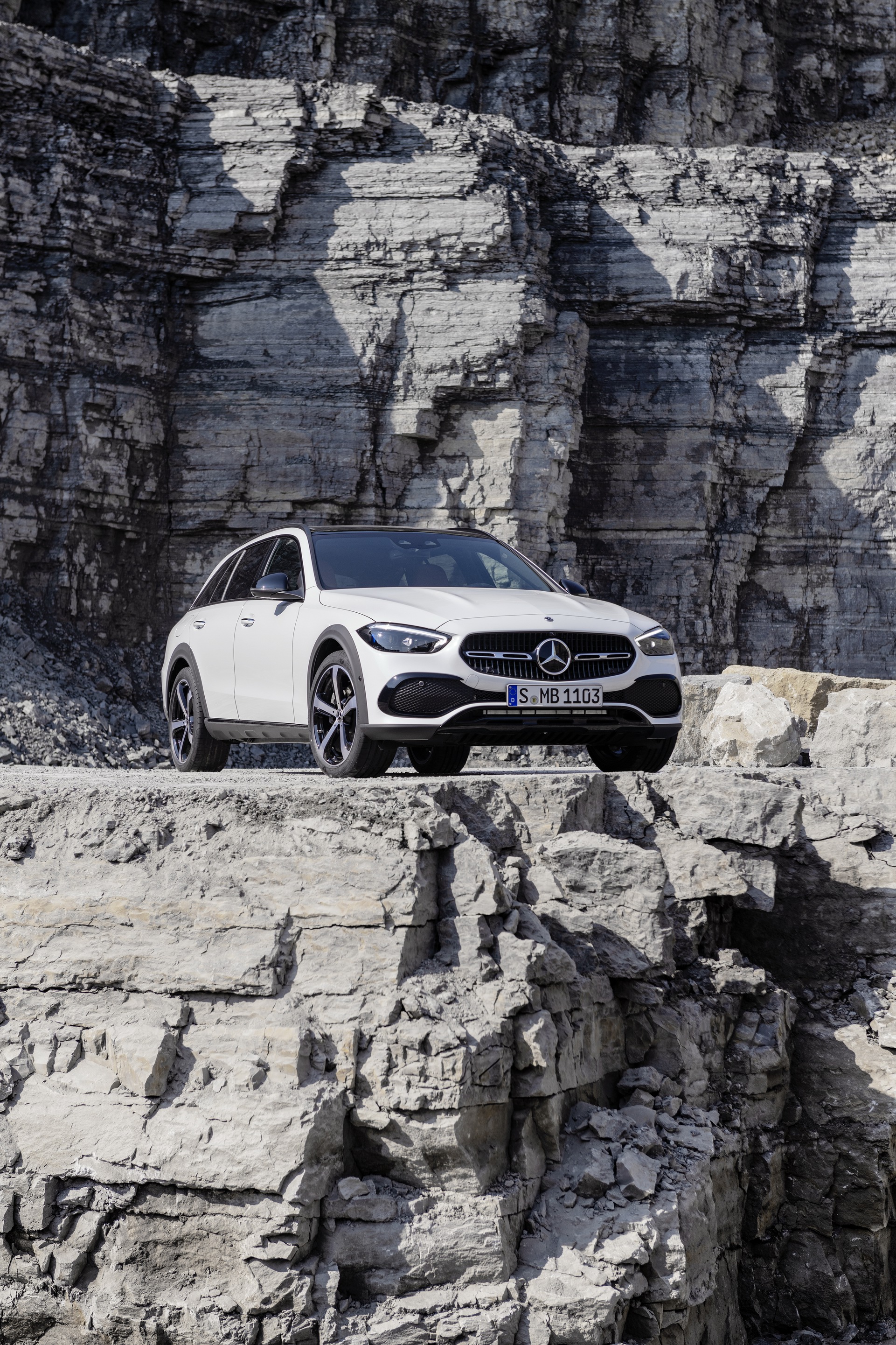 2022 Mercedes-Benz C-Class All-Terrain (Color: Opalite White Bright) Front Wallpapers #14 of 35