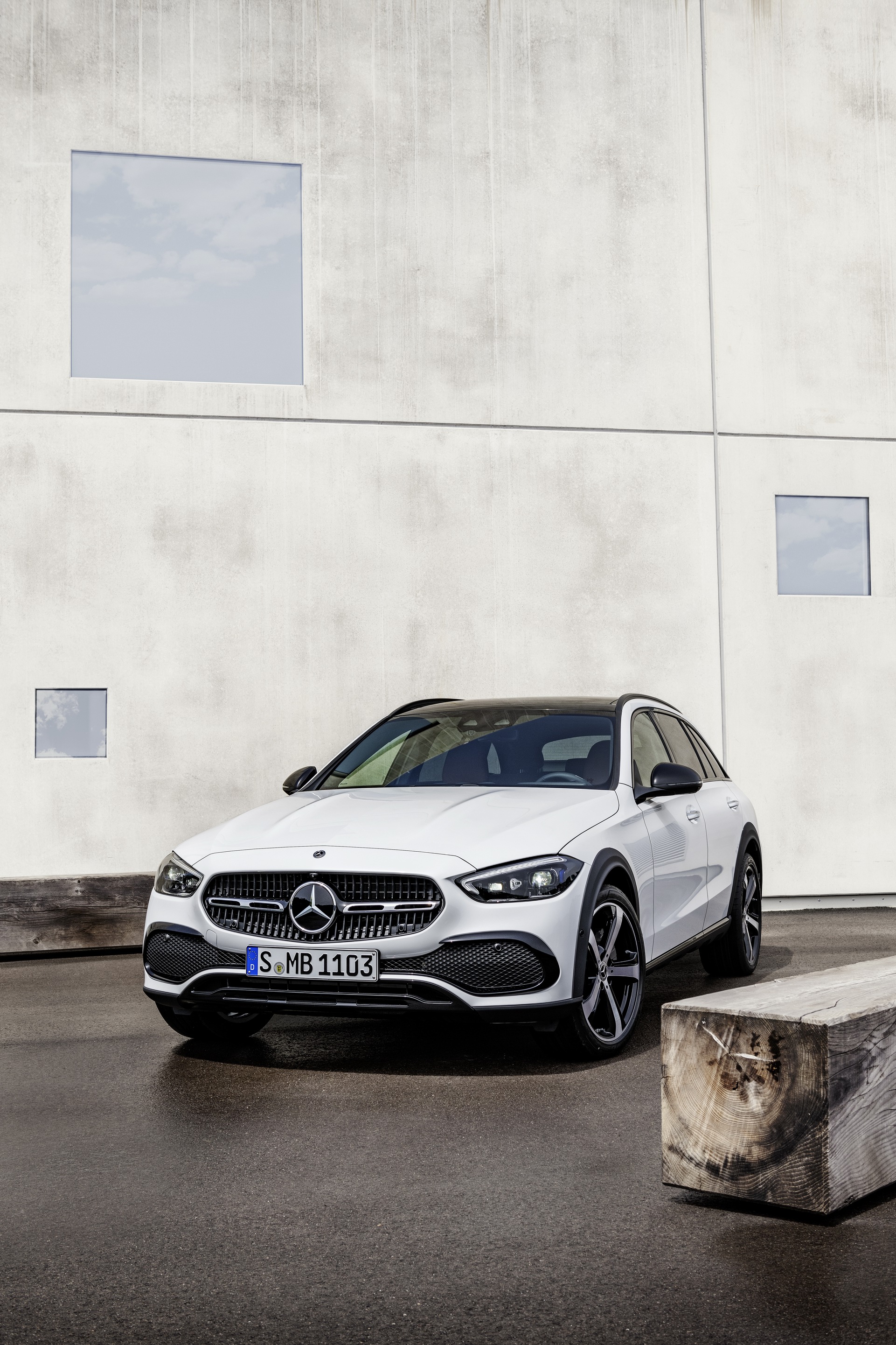 2022 Mercedes-Benz C-Class All-Terrain (Color: Opalite White Bright) Front Wallpapers #26 of 35