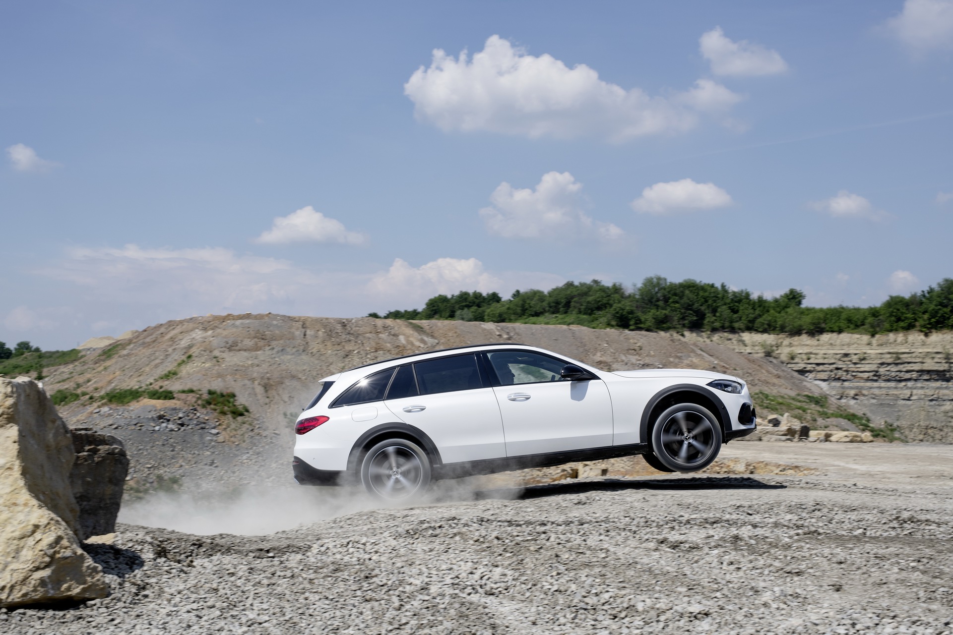 2022 Mercedes-Benz C-Class All-Terrain (Color: Opalite White Bright) Off-Road Wallpapers #8 of 35