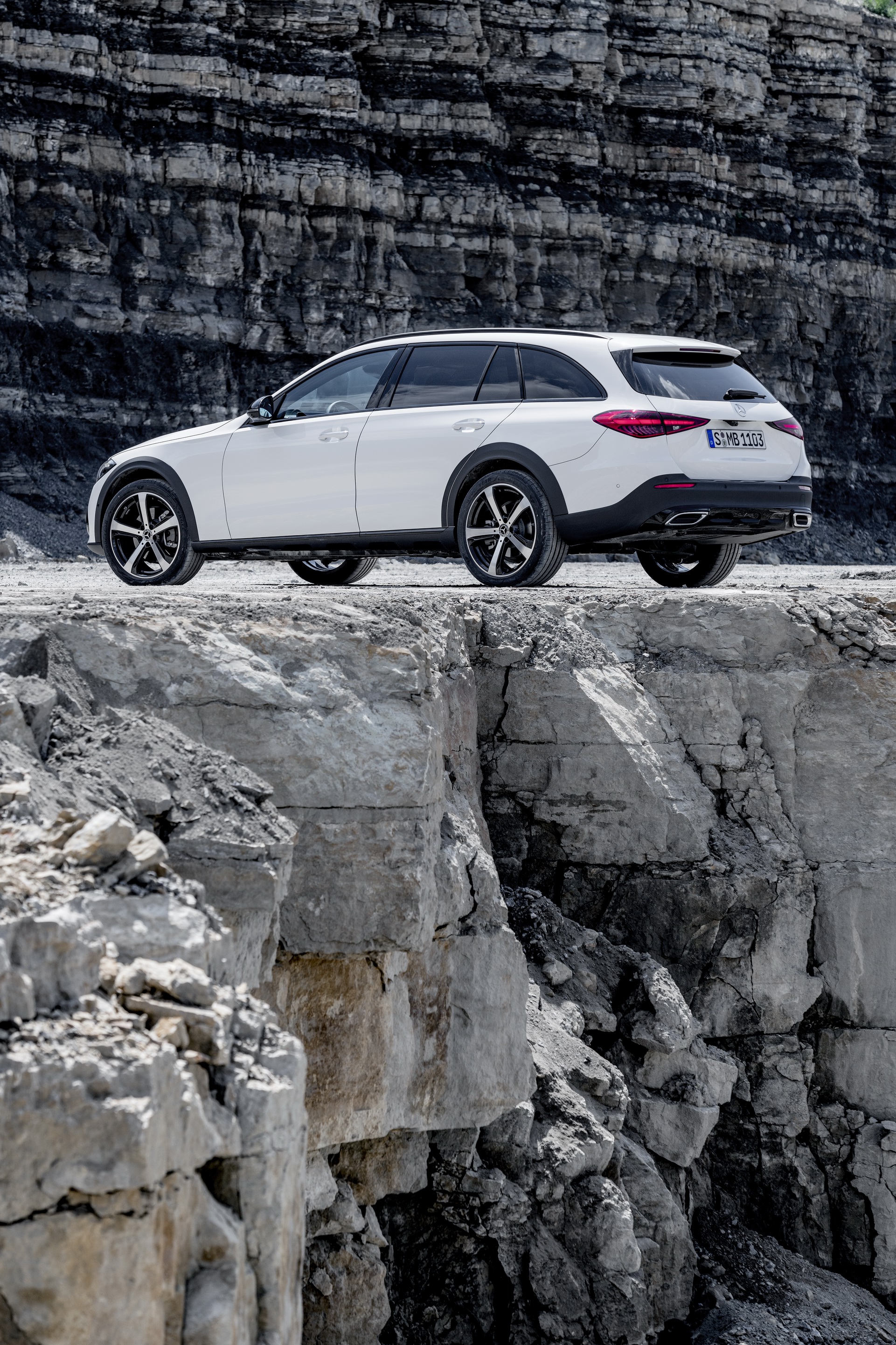2022 Mercedes-Benz C-Class All-Terrain (Color: Opalite White Bright) Rear Three-Quarter Wallpapers #17 of 35