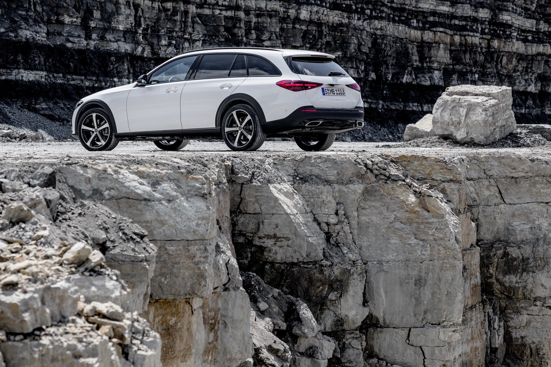 2022 Mercedes-Benz C-Class All-Terrain (Color: Opalite White Bright) Rear Three-Quarter Wallpapers #18 of 35