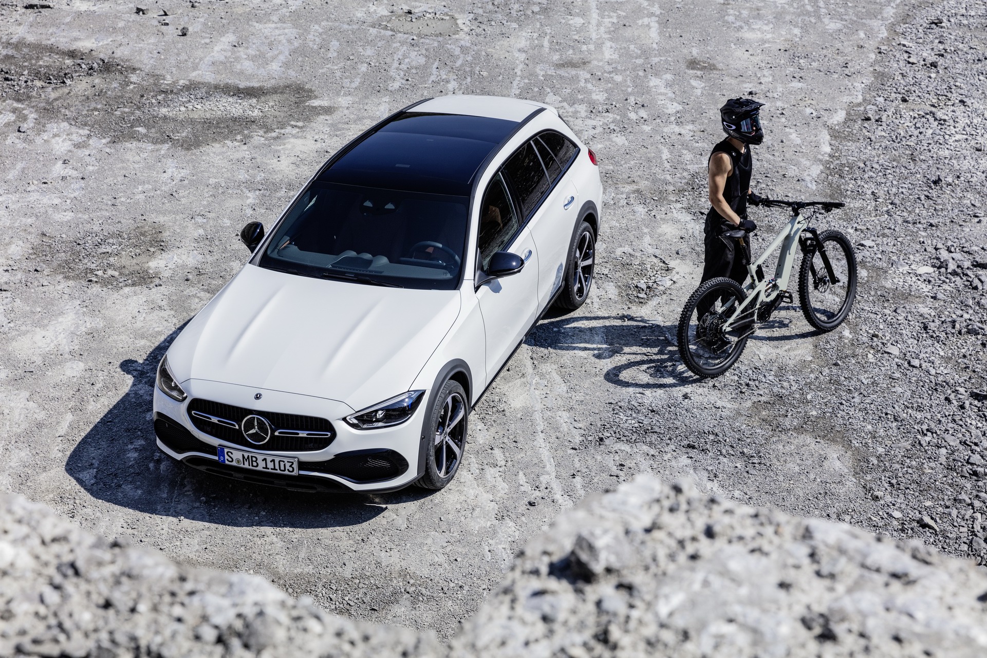 2022 Mercedes-Benz C-Class All-Terrain (Color: Opalite White Bright) Top Wallpapers #21 of 35