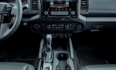 2022 Nissan Frontier Pro-4X Central Console Wallpapers 450x275 (66)