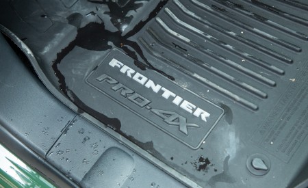 2022 Nissan Frontier Pro-4X Detail Wallpapers 450x275 (39)
