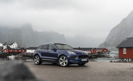 2022 Porsche Macan (Color: Gentian Blue Metallic) Front Three-Quarter Wallpapers 450x275 (59)