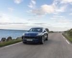 2022 Porsche Macan (Color: Gentian Blue Metallic) Front Wallpapers 150x120 (43)