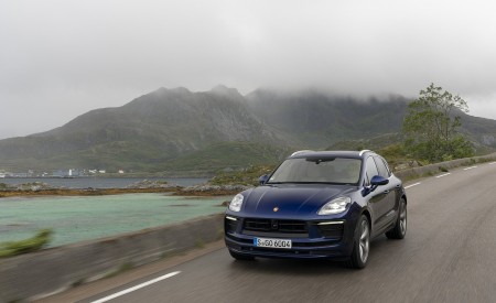 2022 Porsche Macan (Color: Gentian Blue Metallic) Front Wallpapers 450x275 (32)