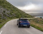 2022 Porsche Macan (Color: Gentian Blue Metallic) Rear Wallpapers 150x120 (53)