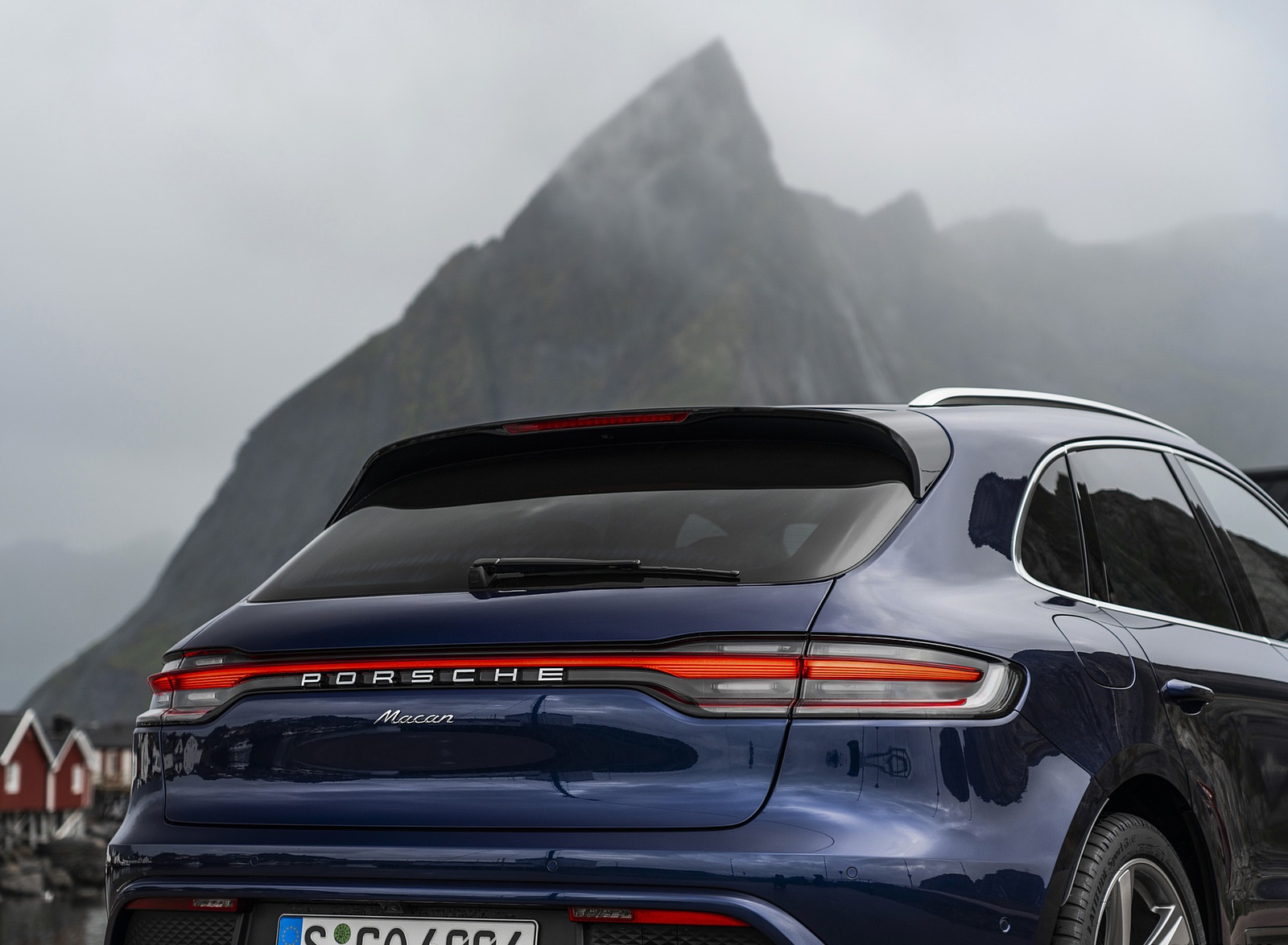 2022 Porsche Macan (Color: Gentian Blue Metallic) Rear Wallpapers #69 of 120