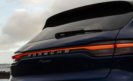 2022 Porsche Macan (Color: Gentian Blue Metallic) Tail Light Wallpapers 450x275 (70)