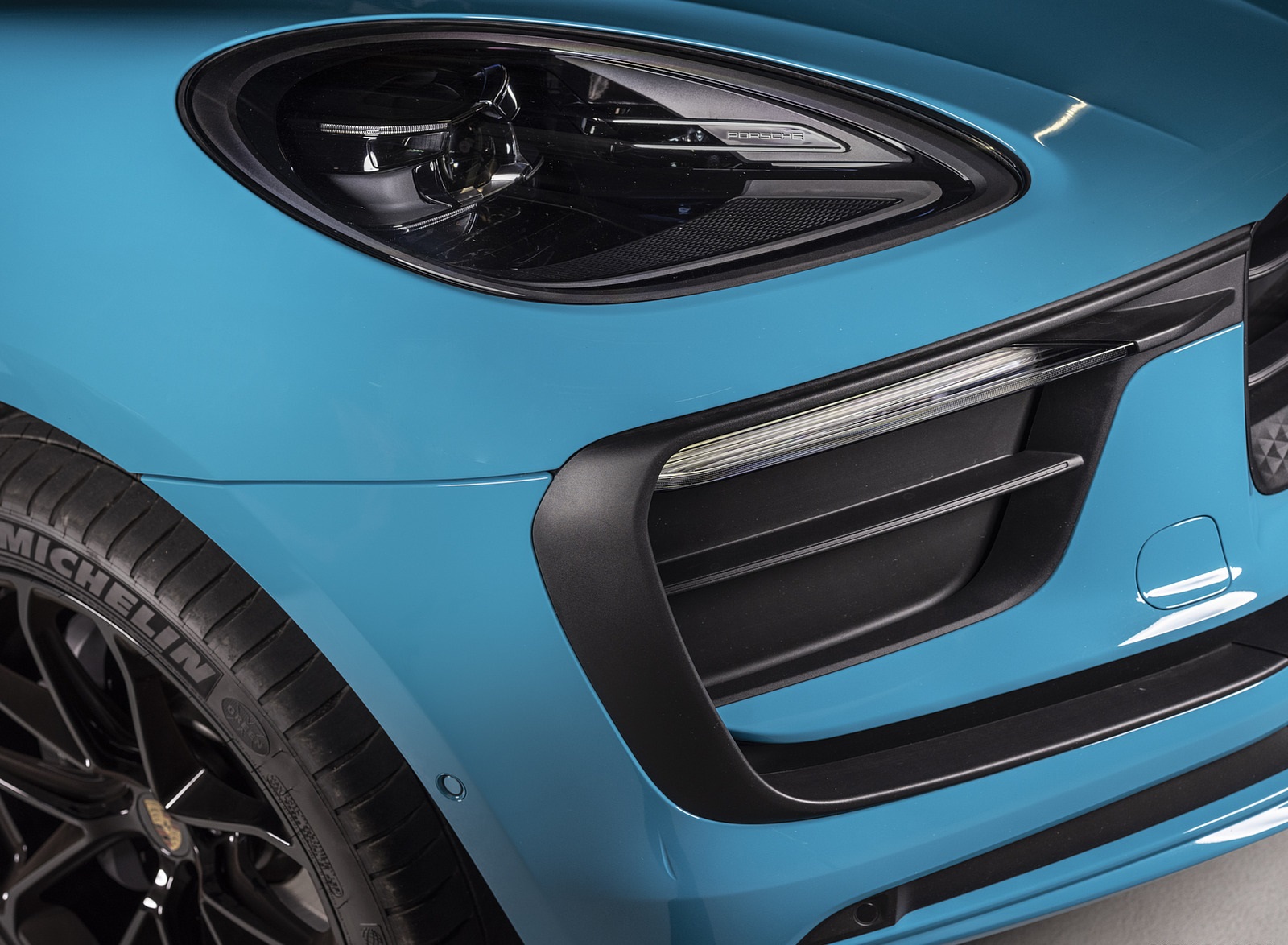 2022 Porsche Macan (Color: Miami Blue) Detail Wallpapers #104 of 120