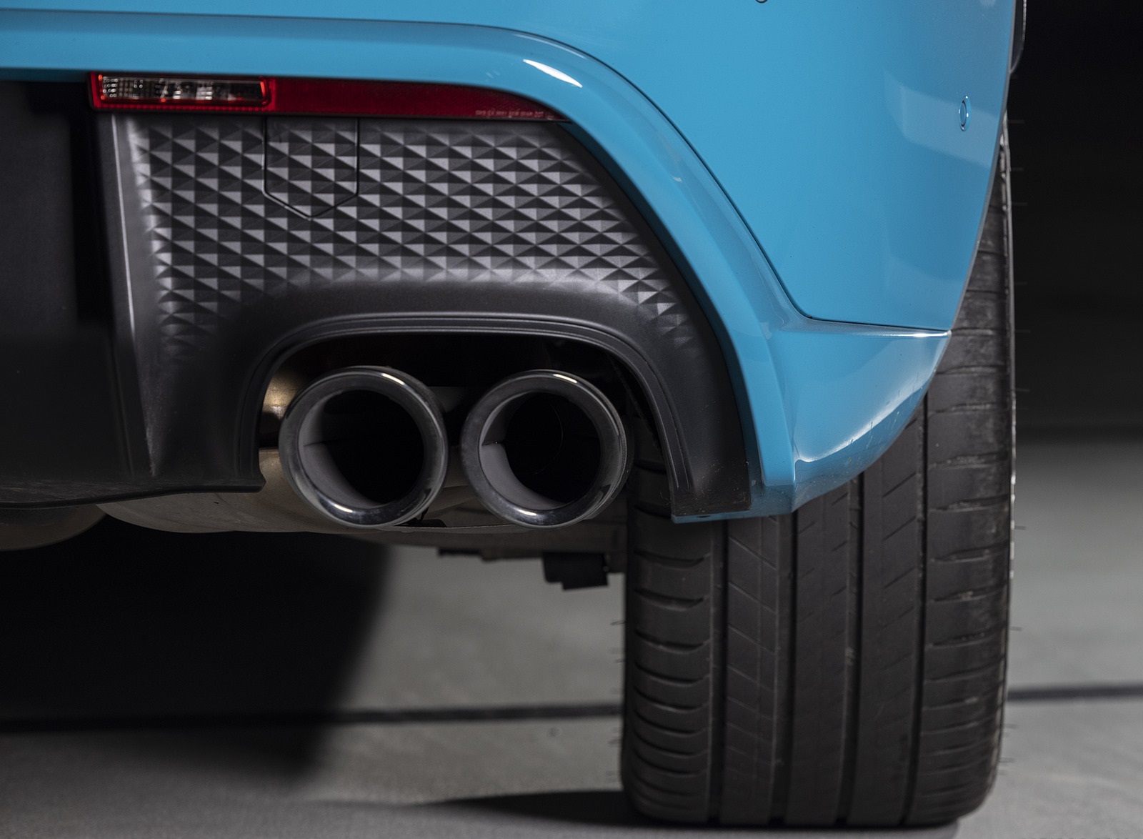 2022 Porsche Macan (Color: Miami Blue) Exhaust Wallpapers #108 of 120