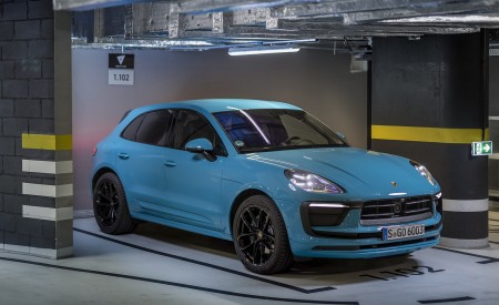 2022 Porsche Macan (Color: Miami Blue) Front Three-Quarter Wallpapers 450x275 (102)