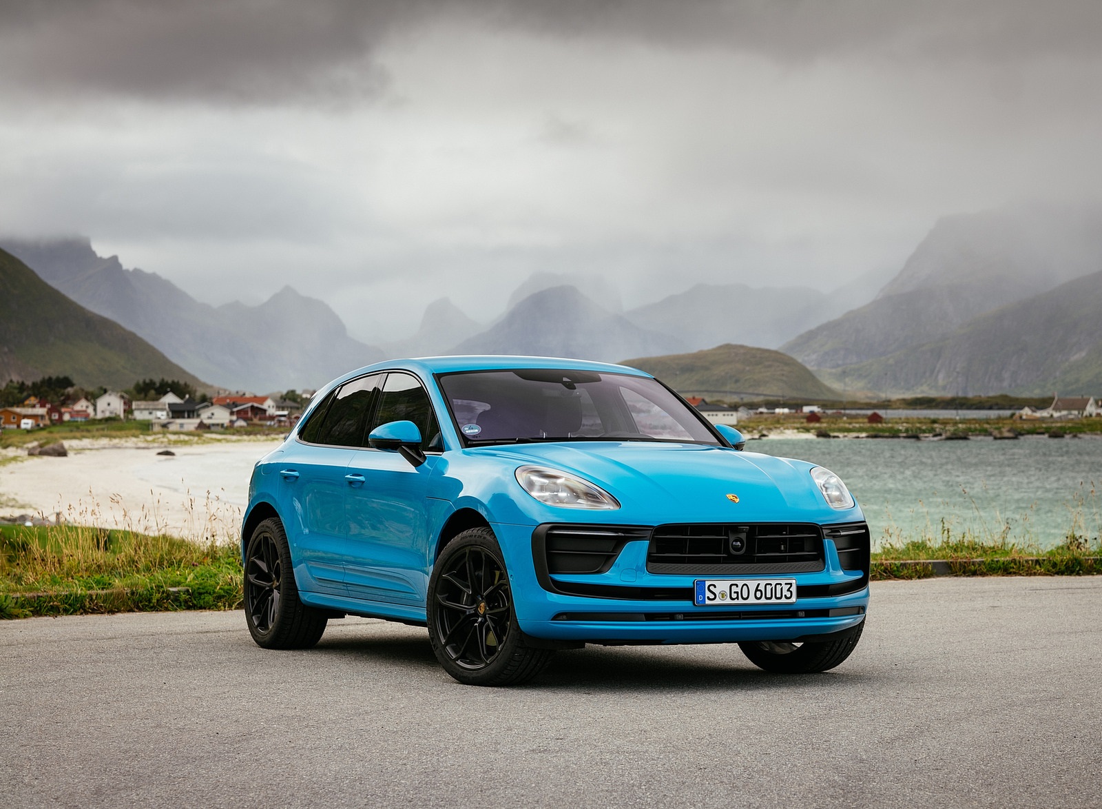 2022 Porsche Macan (Color: Miami Blue) Front Wallpapers #15 of 120