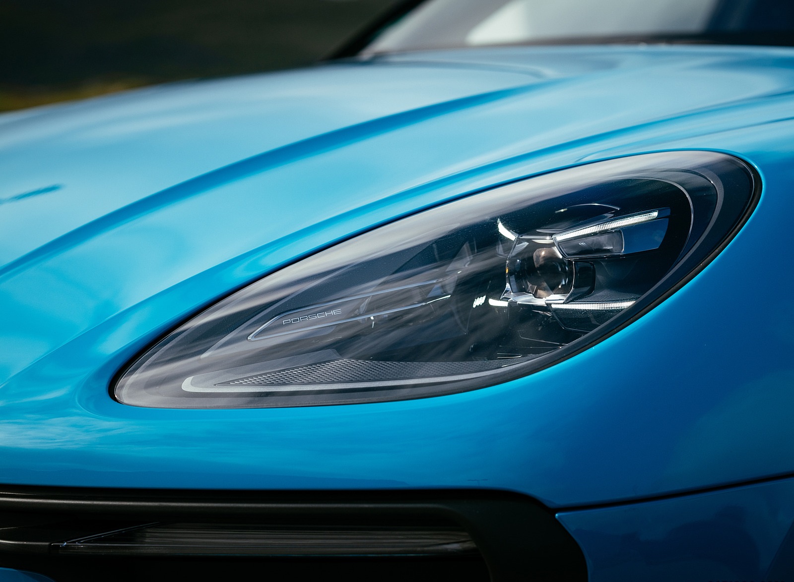 2022 Porsche Macan (Color: Miami Blue) Headlight Wallpapers #22 of 120