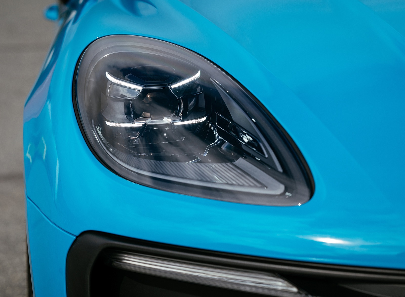 2022 Porsche Macan (Color: Miami Blue) Headlight Wallpapers #21 of 120