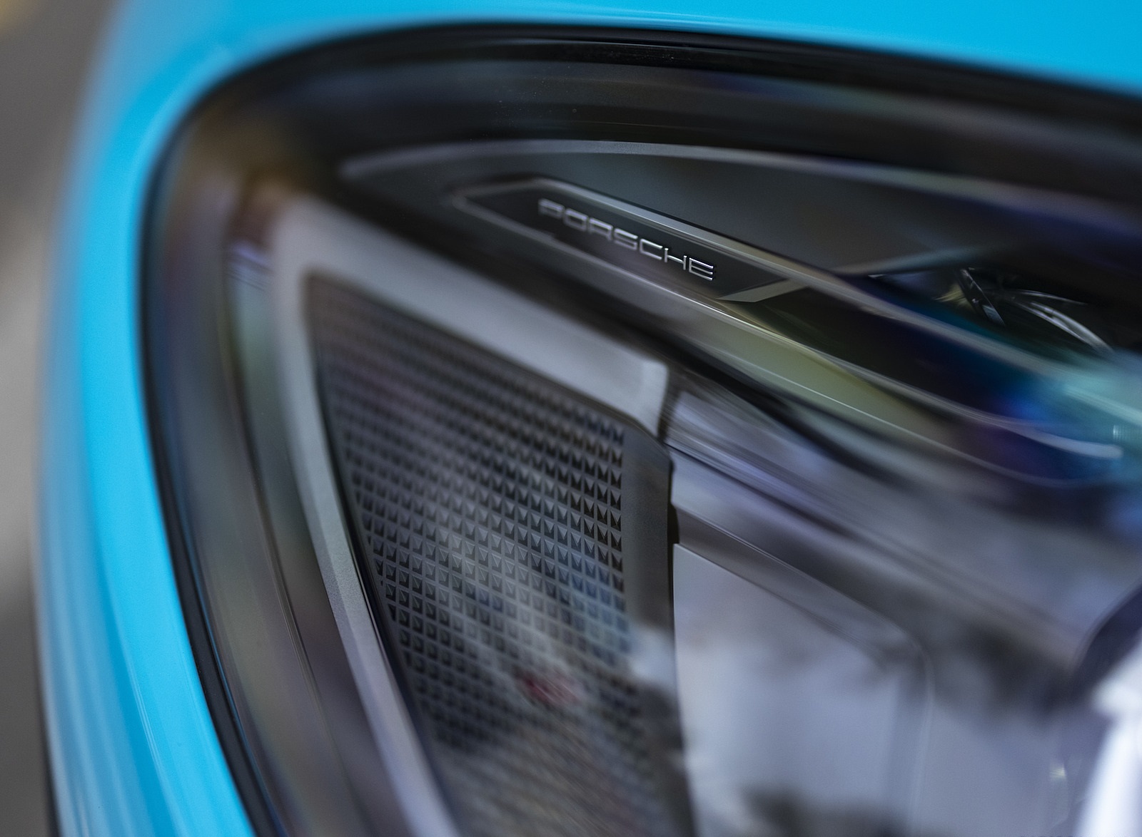 2022 Porsche Macan (Color: Miami Blue) Headlight Wallpapers #106 of 120
