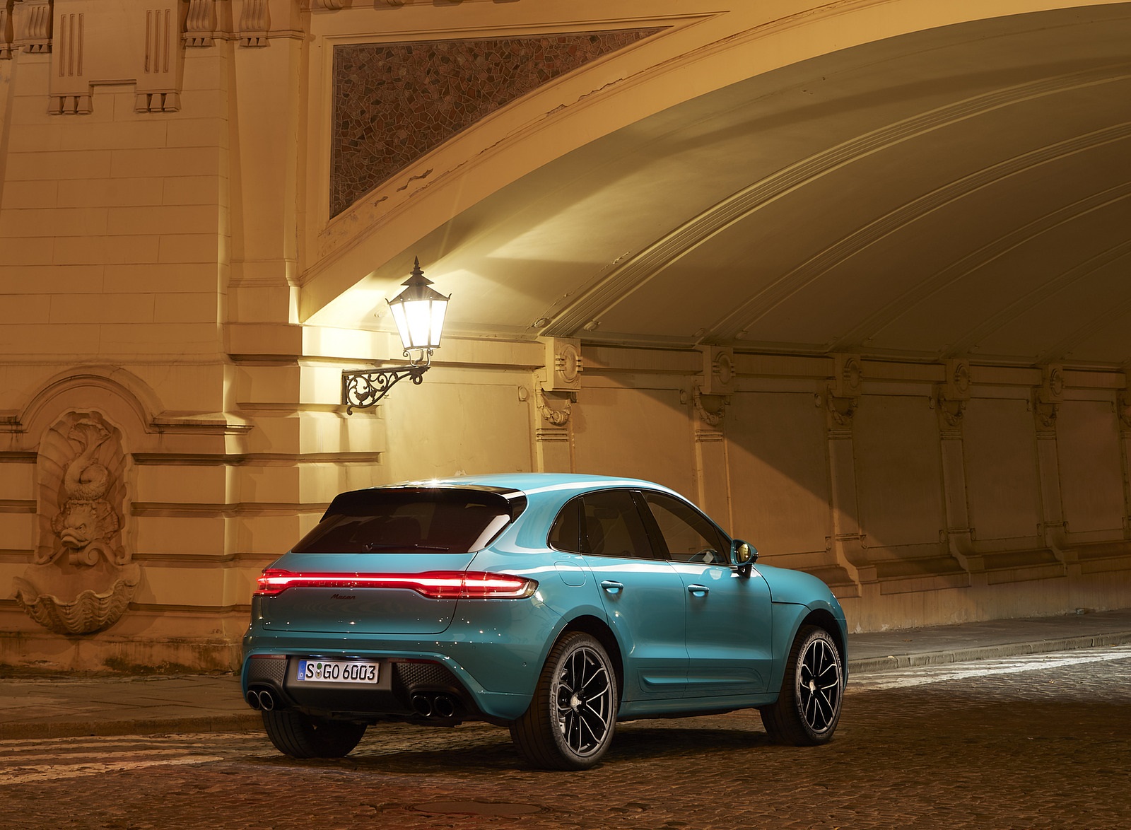 2022 Porsche Macan (Color: Miami Blue) Rear Three-Quarter Wallpapers #93 of 120