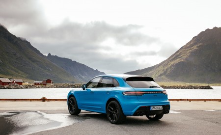 2022 Porsche Macan (Color: Miami Blue) Rear Three-Quarter Wallpapers 450x275 (19)